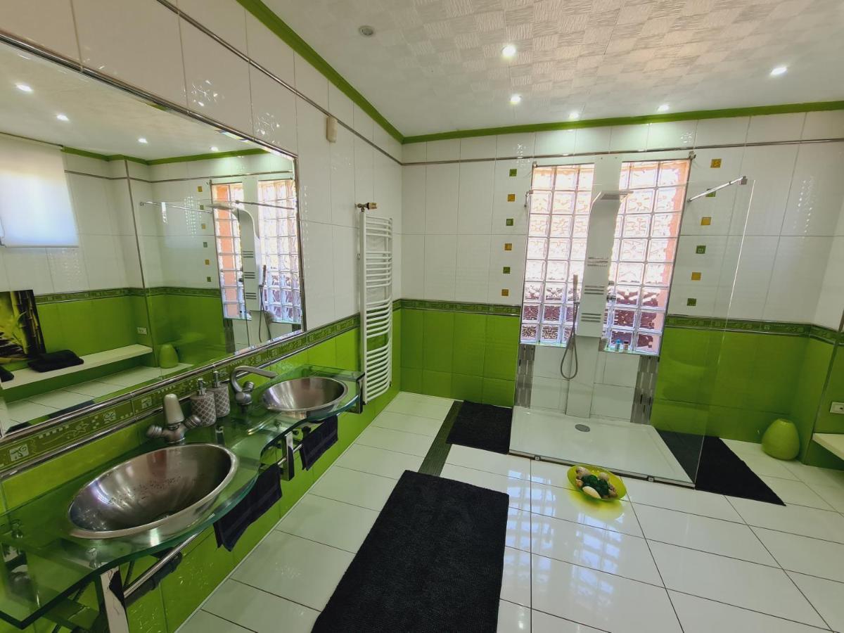 Airport Luxury Apartman 42 Vecses Ngoại thất bức ảnh